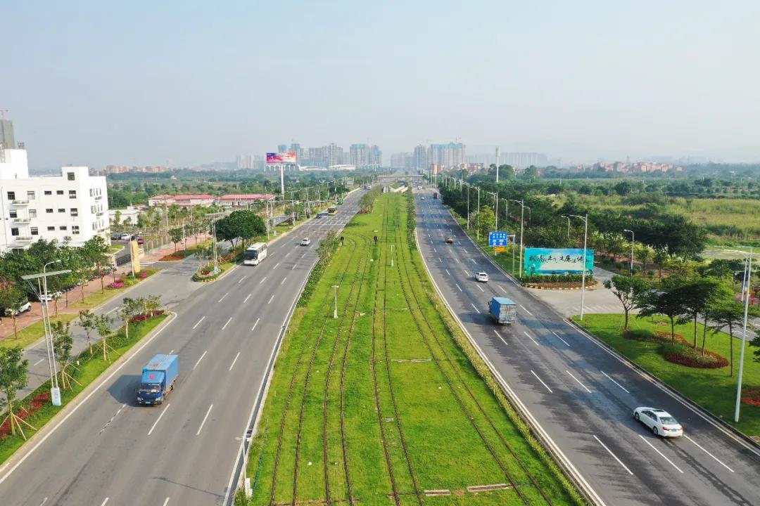 高明大道将选定8个节点实施亮化工程 5月28日起,高明有轨电车全线