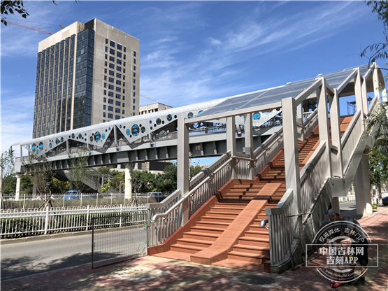长春西四环汽车主题过街天桥竣工长啥样