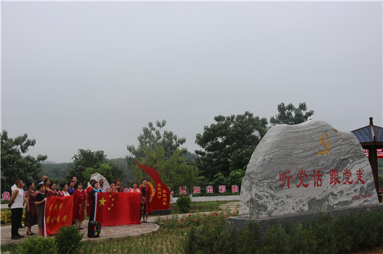 红色指引幸福路焦作市民观察团探访孟州市红色教育基地岩山村