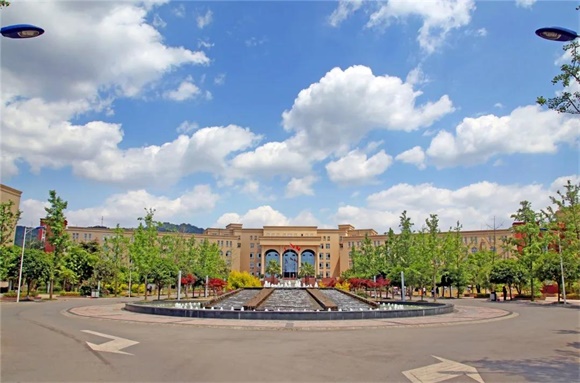 8月17日,成都文理学院在其微信公号发布声明,回应江西考生两次查询