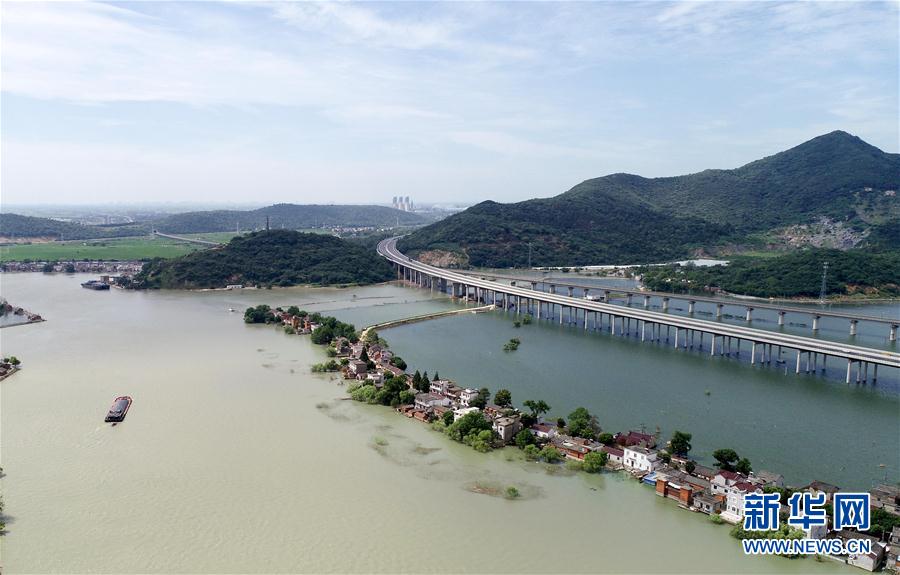 8月14日拍摄的巢湖市银屏镇钓鱼村(无人机照片.新华社记者曹力摄