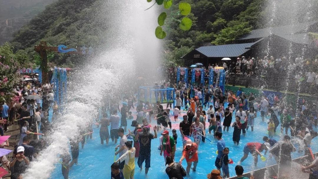 来宝泉泼水节快给你的假期画上完美句号