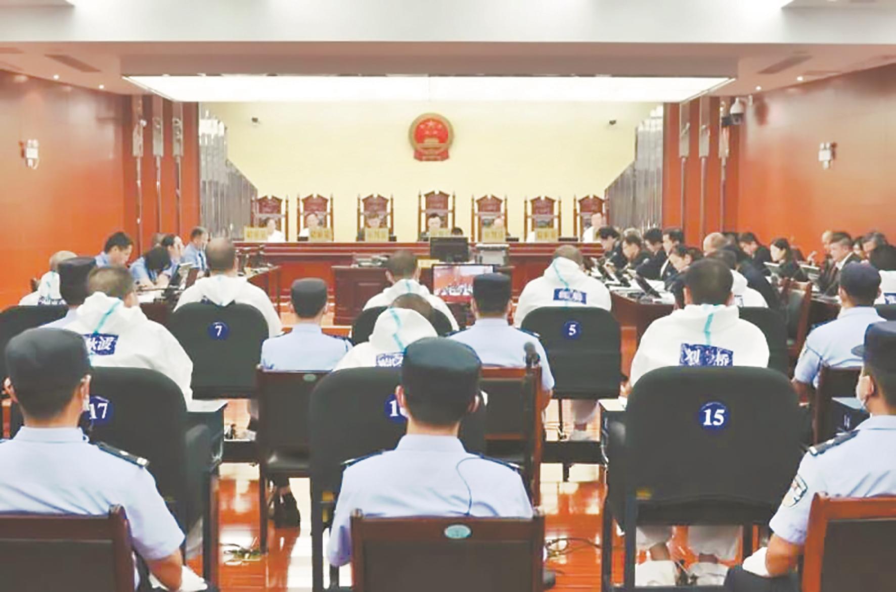 赤壁法院庭审现场