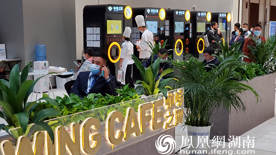 咖啡之翼无人智能咖啡机亮相亚洲博鳌论坛经安会