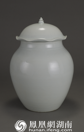 清光绪景德镇窑青白釉盖罐