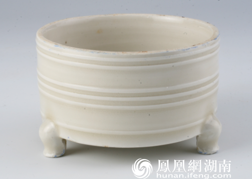 南宋定窑白釉三足炉