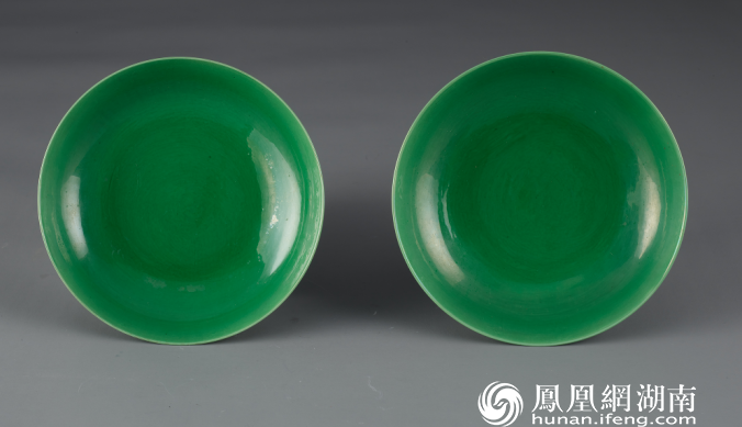 清雍正绿釉暗八宝纹盘