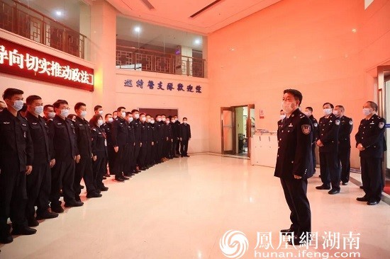 余良勇到警官培训中心慰问专案组民警和巡特警支队留置看护大队民辅警