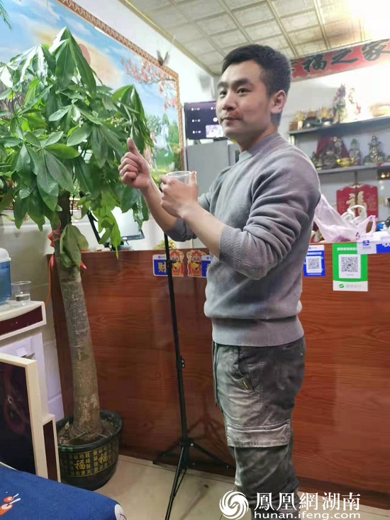"2月12日,说起救火英雄付钊峰,湖南省邵阳市洞口县时代花园小区当班