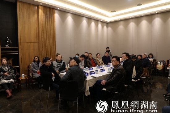 双面全异绣《雪域慈悲》湘绣-唐卡艺术座谈会现场