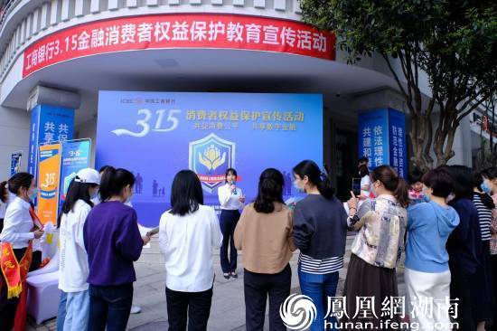 活动有奖竞答环节，气氛热烈