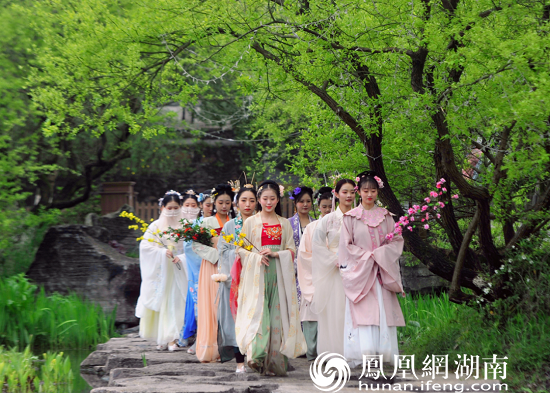 十二“花神”款款走来