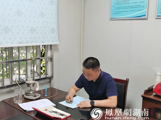 是冲锋陷阵者更是职业管理者龙兵在派遣调度车辆