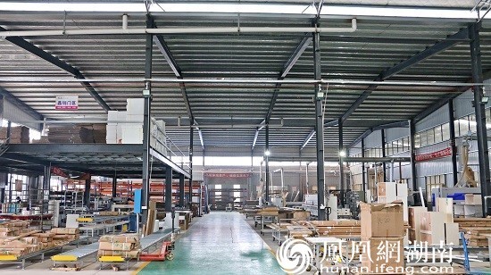 宽敞的企业生产车间