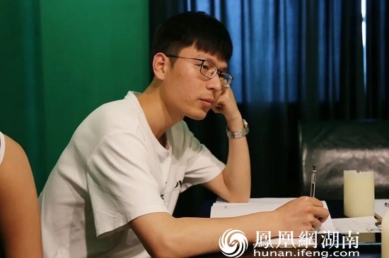 &nbsp; 参加活动的民辅警、职工们通过剧本阅读、讲述辩论、剧情演绎、沉浸思考等环节，亲身体验保家卫国的英勇历史，切身感受抗战背景下的生死离别，深刻领悟革命先辈救亡图存的爱国情怀，让党史学习教让党史学习教育在沉浸式体验中持续升温。