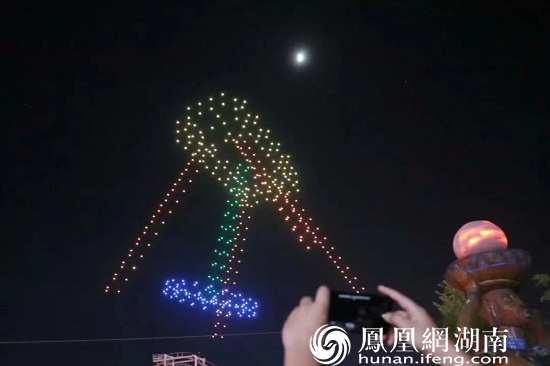 飞车和无人机灯光秀表演