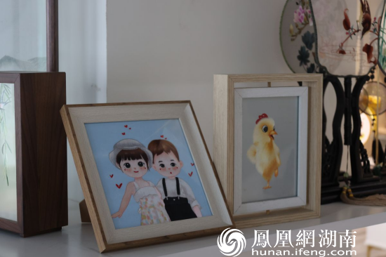 贴近生活的相框,让刺绣不再那么“高冷”,深受年轻人喜爱。