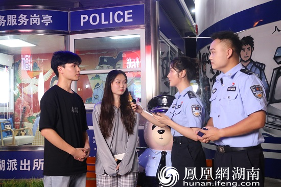 “线下”与到岗亭打卡的市民互动