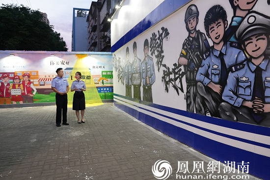 带领“线上”参观岗亭墙绘