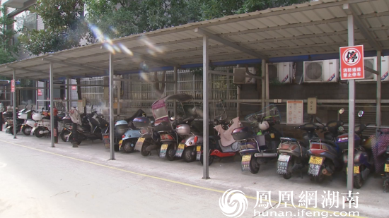 规规矩矩的停车棚