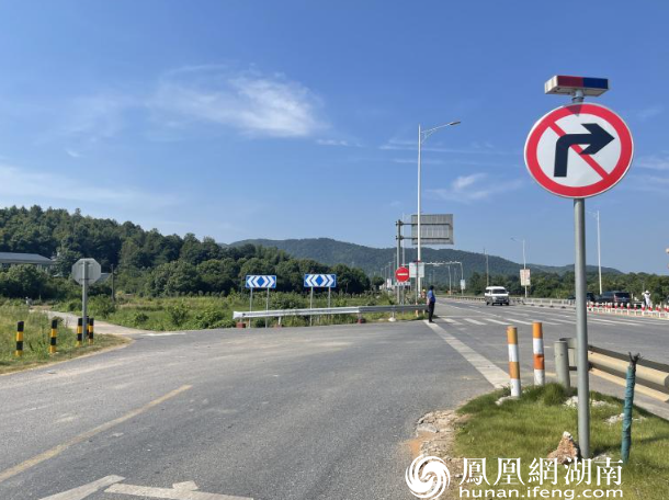 禁止右转标志(整治后)