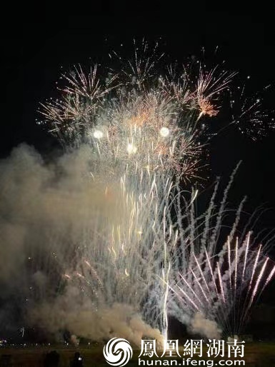 7月28日，江丰烟花在上栗花炮文化博览园燃放烟花
