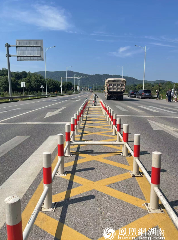 人行过街安全岛(整治后)