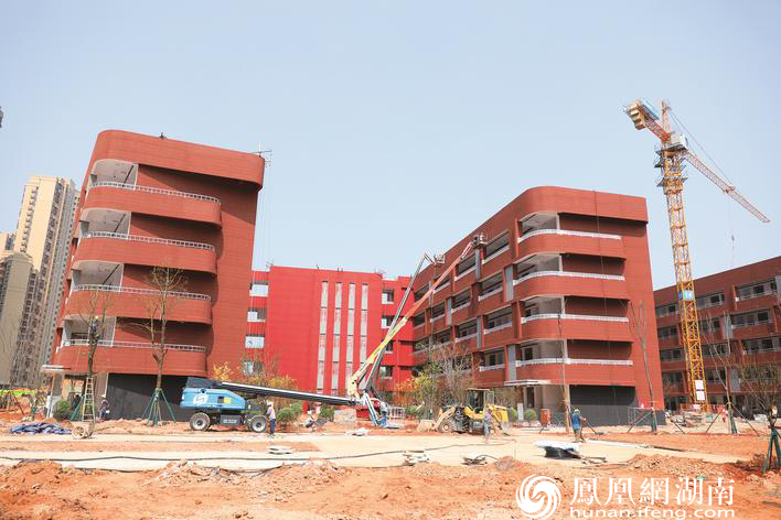 湘龙二小项目施工现场。李杰 摄