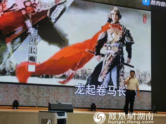 蒋命贤同志引吭高歌《精忠报国》