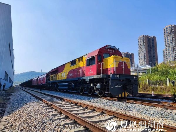 湘粤非铁海联运通道 湖南钢铁集团钢材出口专列首发