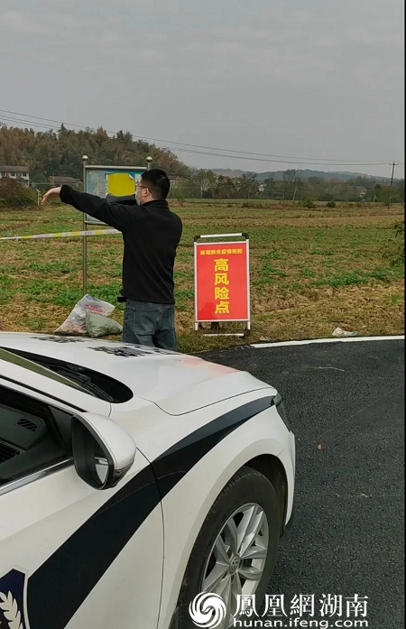 鼎城区法院在高风险区公路卡点执勤
