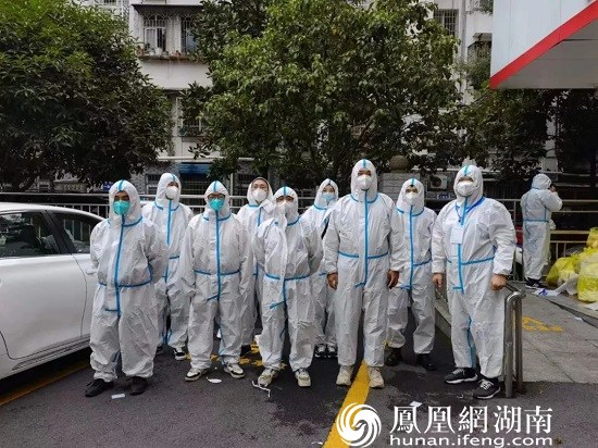 同心战“疫” 党旗飘飘法徽红