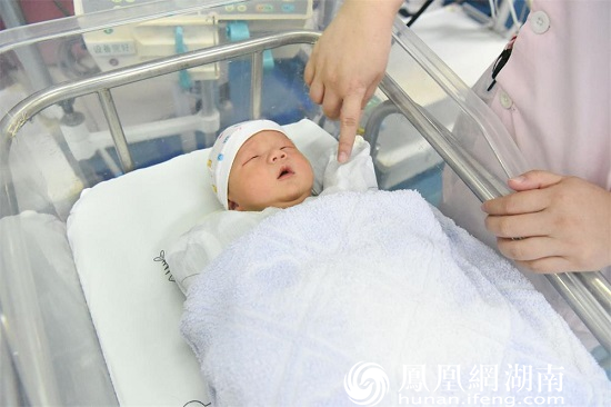 11月30日 宝宝在新生儿病区接受监护，状态良好