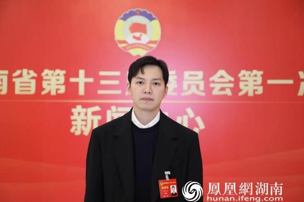 湖南省政协委员、湖南省工商联副会长、湖南万家丽实业集团有限公司总经理黄晓丹。