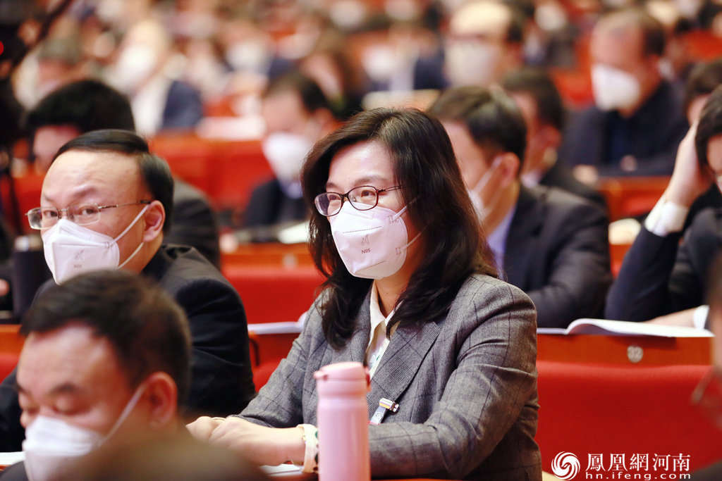 河南省政协委员王历彩：保障“外卖小哥”合法权益