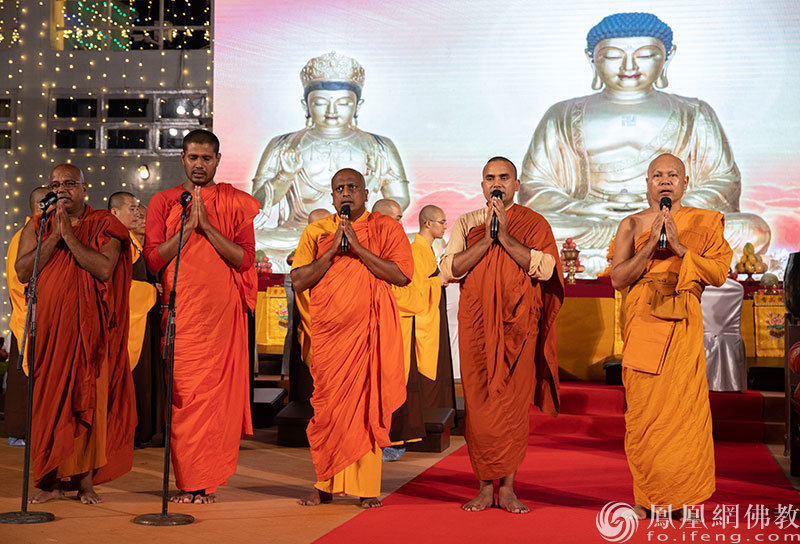 接引佛陀大爱 点亮和平莲灯！2023爱与和平蓝毗尼供灯祈福盛典顺利举办