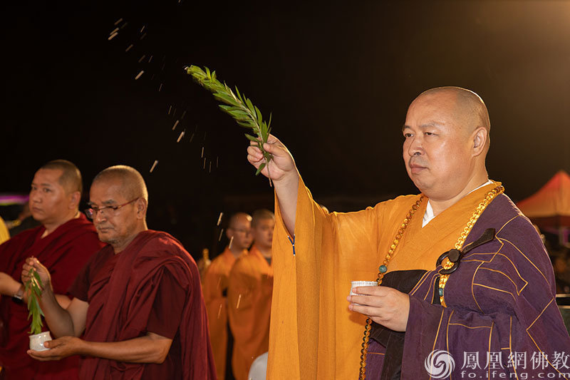 接引佛陀大爱 点亮和平莲灯！2023爱与和平蓝毗尼供灯祈福盛典顺利举办
