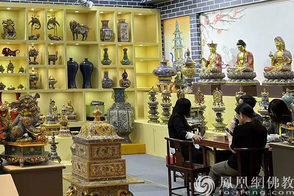 佛事用品展的景泰蓝工艺品