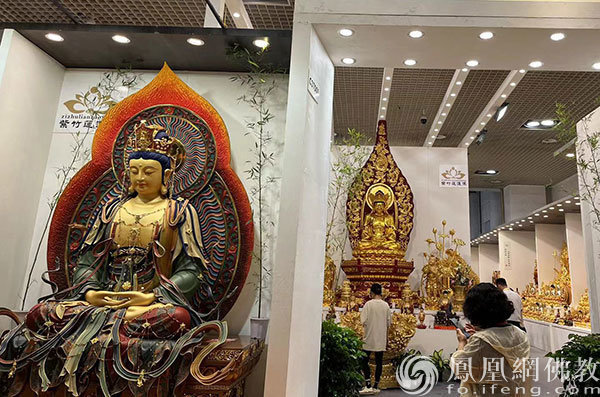 佛事用品展的现场佛像
