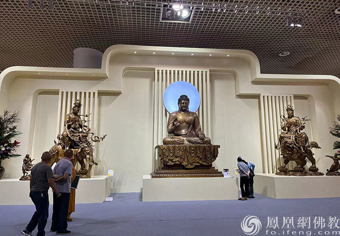 佛事用品展的现场佛像