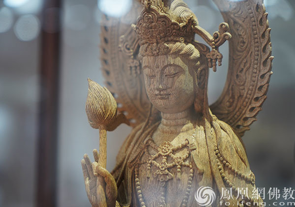 现代工艺与传统造像结合，佛菩萨脸上的微笑不变。（图片来源：凤凰网佛教文化 摄影：孟和德力根）