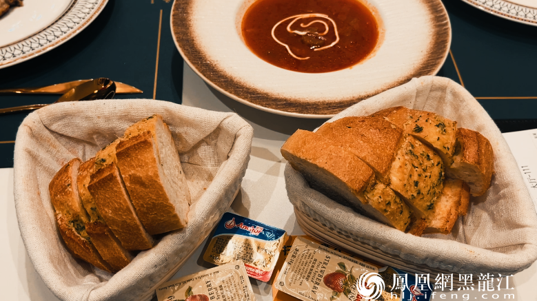 哈尔滨：中央大街火了 秋林那？