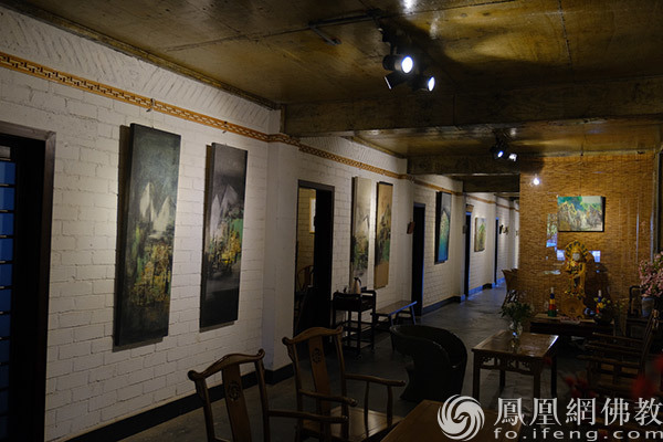 此次展出30余幅创作作品,山中有窟,窟中有佛。(图片来源:凤凰网佛教文化 摄影:于椿根)