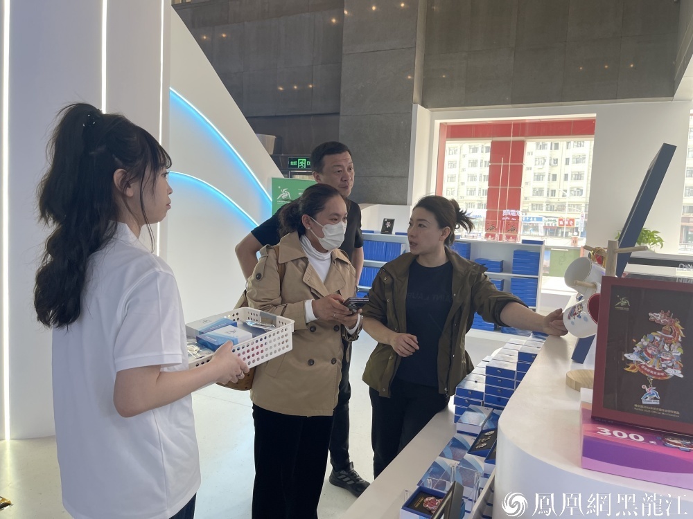 哈尔滨:亚冬会“文创”拼图 面世即脱销!