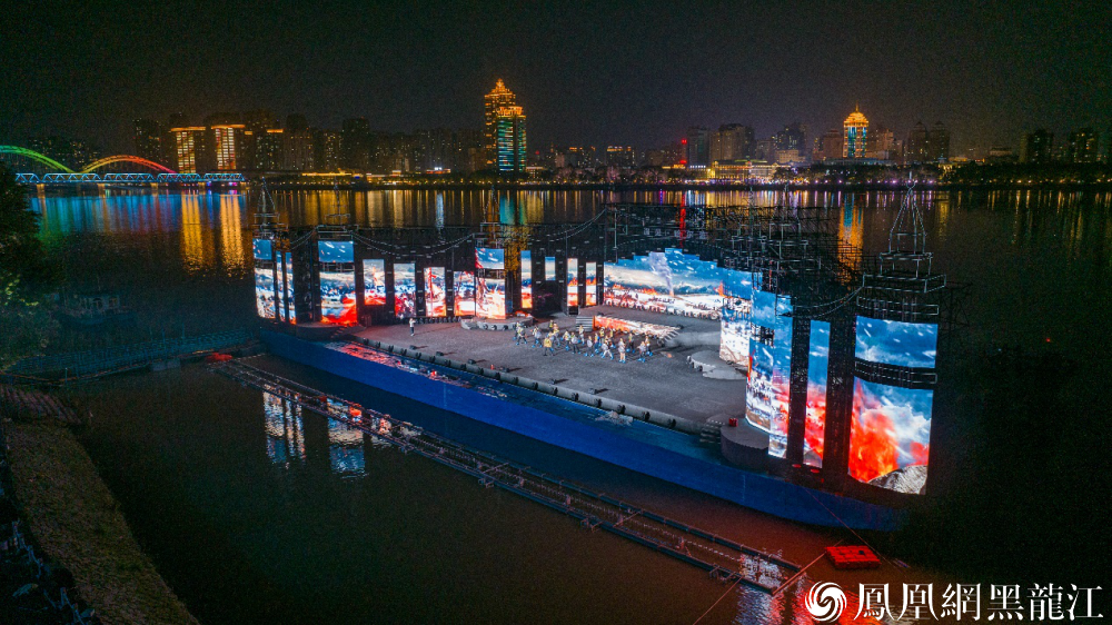 舞台效果绚丽震撼 | 《遇见&middot;哈尔滨》江上沉浸式演艺进行首次演员彩排