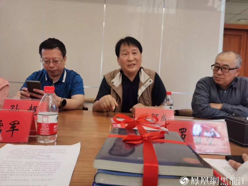 黑龙江省作协举办中俄文学互译座谈会 | 俄罗斯汉学家罗流沙参观文学馆