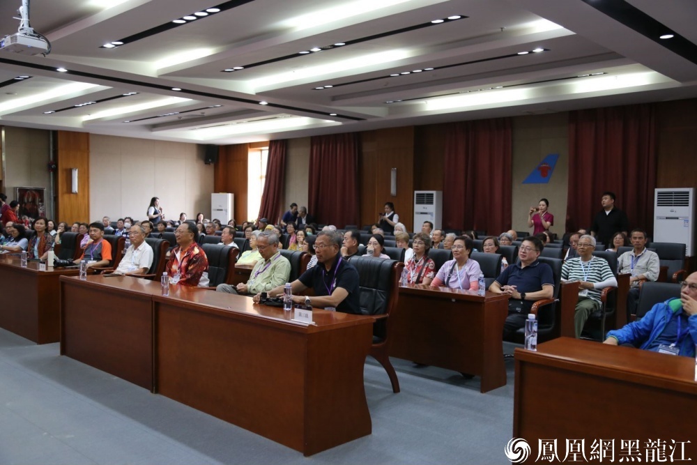 黑龙江省首条直飞香港航线再结新硕果 | 百名香港教育界人士走进南航黑龙江分公司研学 体验东北民航文化