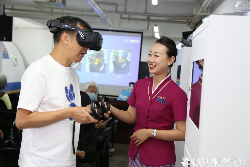 黑龙江省首条直飞香港航线再结新硕果 | 百名香港教育界人士走进南航黑龙江分公司研学 体验东北民航文化