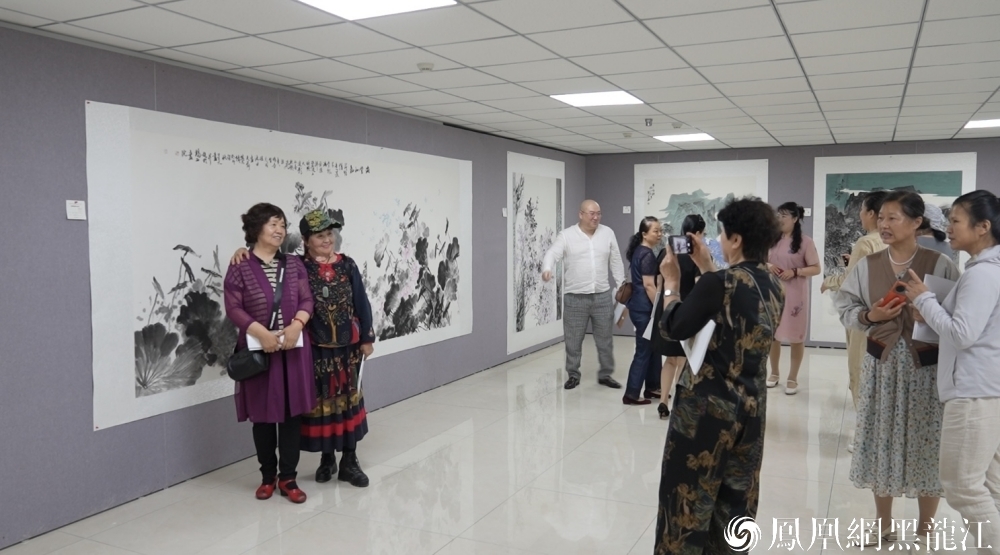 鸡西 | 四美术教师举办“周墨时光”国画展 亮相便成顶流
