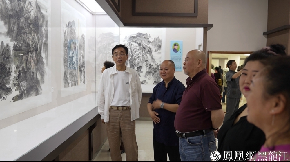 鸡西 | 四美术教师举办“周墨时光”国画展 亮相便成顶流